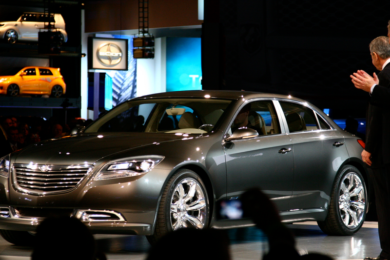 Illustration for article titled Chrysler 200C EV Concept: Shockingly Attractive Mid-Size